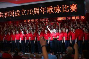 神奇一幕发生:天舟七号一到,航天员戴上防毒面罩,空气有毒?